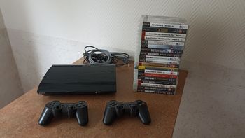 PlayStation 3 Super Slim 500GB su žaidimais