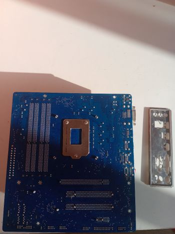 Buy Gigabyte GA-H67MA-D2H Intel H67 Micro ATX DDR3 LGA1155 2 x PCI-E x16 Slots Motherboard