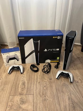 PlayStation 5 Pro + Pildomas pultelis + žaidimai