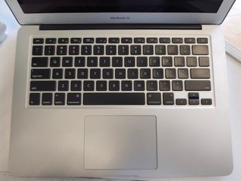 Macbook Air 2017 laptop