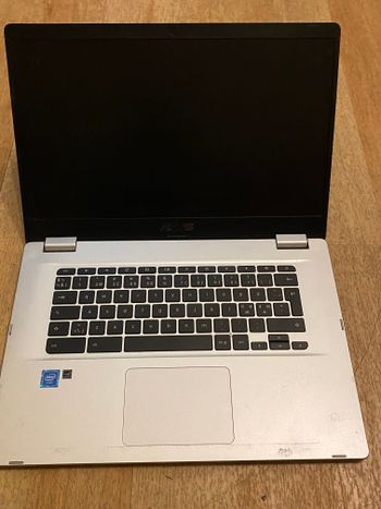 Asus Chromebook C523 Intel Pentium N4200 Intel HD Graphics 505 / 4GB DDR3 / 64GB / 38 Wh / 802.11 ac / Silver