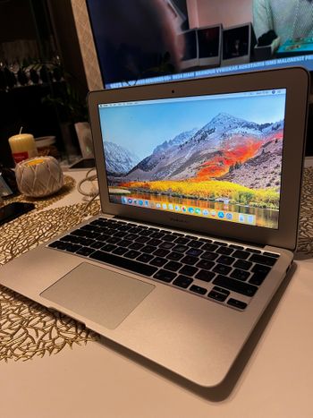 Macbook Air (11-inch, Late 2010)