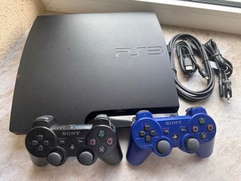 Sony PlayStation 3 PS3 Slim 500GB 2 originalūs pultai su žaidimais
