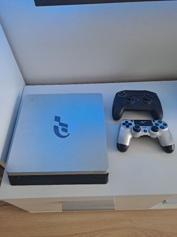 Playstation 4 slim GT editon 