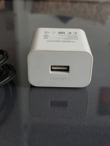 Huawei SuperCharge pakrovėjas + USB-C laidas