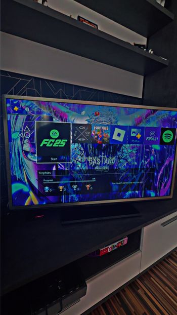 PS4 1TB + žaidimai + pultelis – 150 € (galima derėtis)