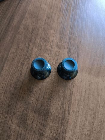 2 vnt. Xbox One / Xbox Series pultelio analogų kepurėlės / caps'ai / valdikliai