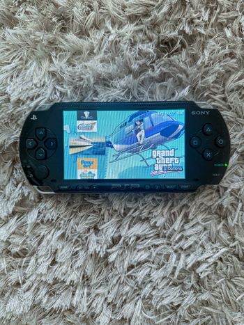 PSP 1000 + 66 Zaidimai!