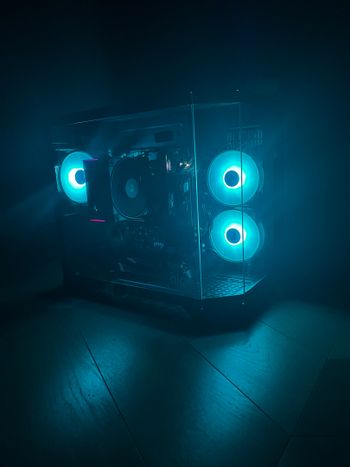 Galingas žaidimų/darbo kompiuteris (rtx 5060+ryzen 5 5600x, windows 11 pro
