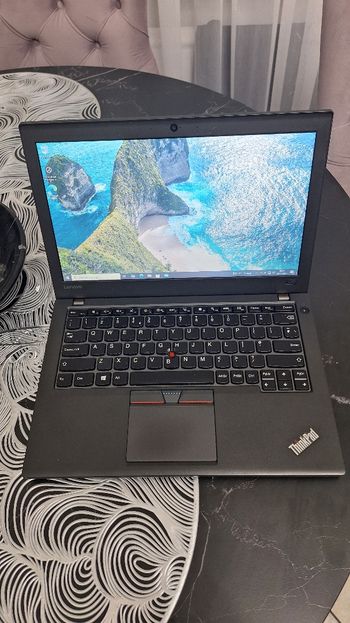 lenovo thinkpad x260(i5 6th gen/8gb ram/240gb ssd)