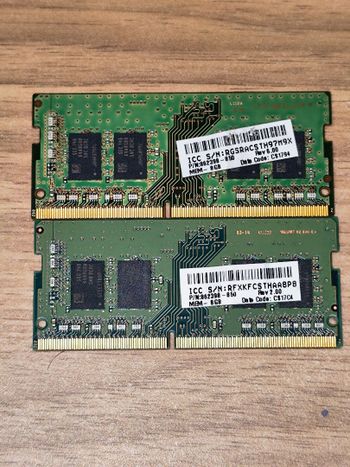 Team 16 GB (2 x 8 GB) DDR4-2400 Black / Red Laptop RAM