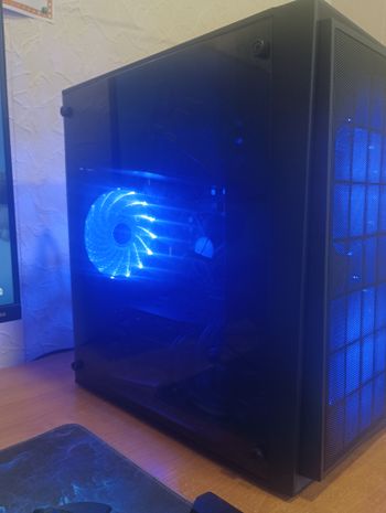 parduodu skubiai! rx6600 xfx 8gb i5 7500 240ssd 16gb 3200mhz ddr4