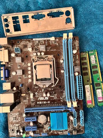 ASUS H61M-K R2.0 Socket1155 DDR3 mATX su i7-2600 proc, bei 8gb ram.
