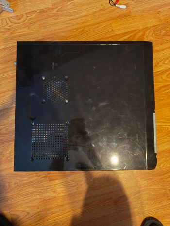 Kompiuterio korpusas su DVD-ROM