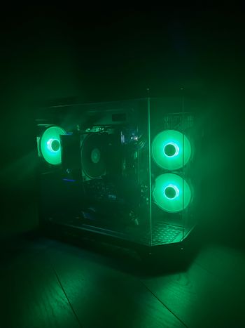 Galingas žaidimų/darbo kompiuteris (rtx 5060+ryzen 5 5600x, windows 11 pro