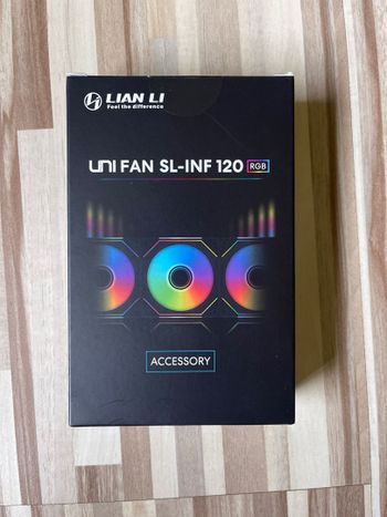 Lian Li UNI Fan SL Infinity Controller & 7-pin Fan-to-Controller Connectors