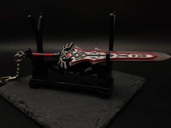 The Legend Of Zelda Royal Guard's Claymore pakabukas su stovu