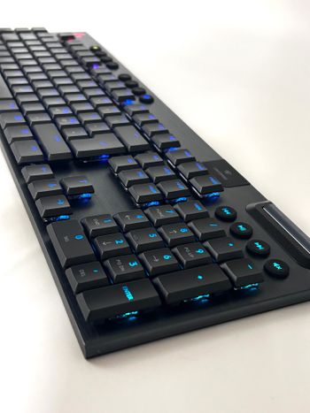 Logitech G915 Wireless (Tactile) RGB Mechaninė Gaming Klaviatūra for sale