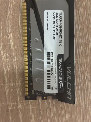 T force 4GB 2400 black ramai