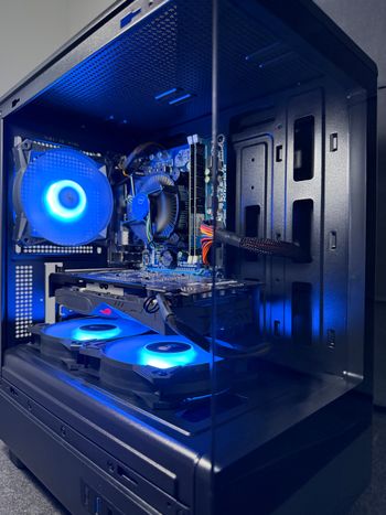 Naujai surinktas žaidimų kompiuteris i7/RX 580 8GB/16GB RGB!!