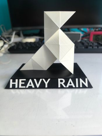 Heavy rain žaidimo logotipo figūra