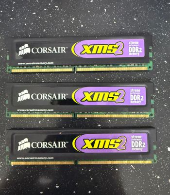 Corsair XMS2 2 GB (2 x 1 GB) DDR2-800 Black / Purple PC RAM
