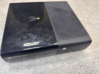 Get Xbox 360 S Slim 6vnt konsolės su defektais