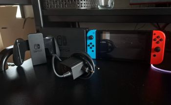 Nintendo Switch V1, 32GB, Neon Red & Blue
