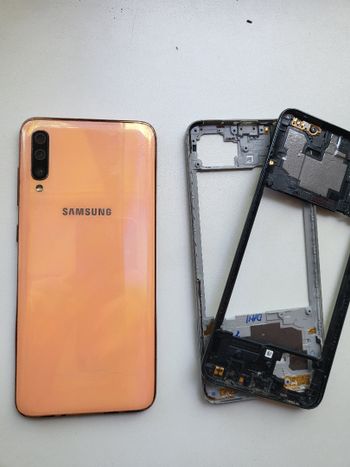 Samsung Galaxy A70 Coral