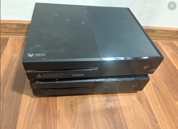 2 vnt Xbox One be priedų.