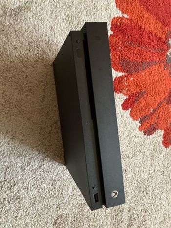 Xbox One X 1TB