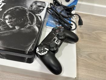 Get PS4 Slim žaidimų konsolė