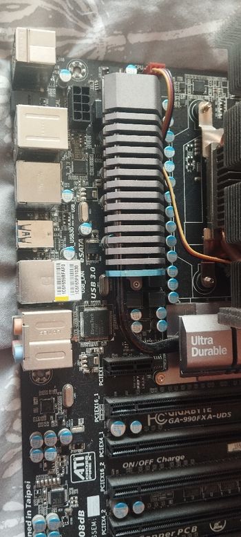 Gigabyte GA-990FXA-UD5 AMD 990FX ATX DDR3 AM3+ 5 x PCI-E x16 Slots Motherboard