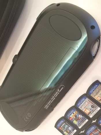 psvita oled + 8 žaidimai