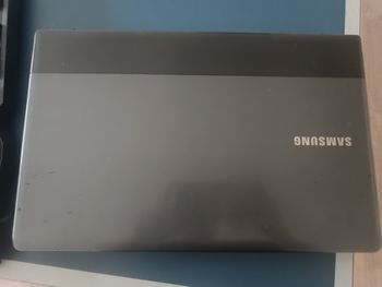 Samsung 3 NP3530EC Intel Core i5 i5-2410M Laptop 39.6 cm (15.6") 6 GB DDR3-SDRAM 500 GB HDD Windows 10 home Black, Silver