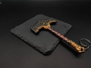 God Of War Thor Hammer Mjölnir pakabukas su stovu
