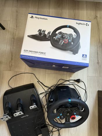 Logitech G29 vairas su pedalais