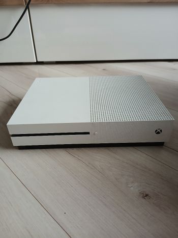 Xbox one s 1T +kinect kamera ir žaidimas for sale