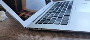 Apple Macbook Air 2013 mid,I5, 8gb ram, 250ssd