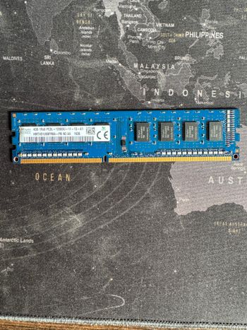 SK hynix 4 GB (1 x 4 GB) DDR3-1333 Blue / Black PC RAM