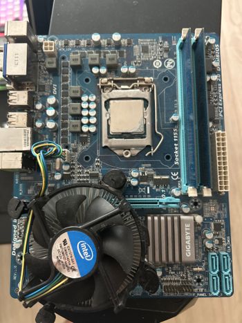Gigabyte GA-H61M-D2P-B3 Intel H61 Micro ATX DDR3 LGA1155 2 x PCI-E x16 Slots Motherboard