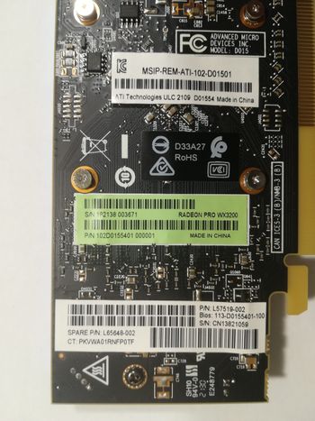 AMD Radeon Pro WX 3200 4 GB 1250-1290 Mhz PCIe x16 GPU