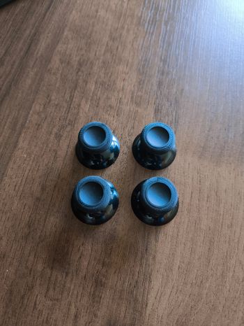 4 vnt. Xbox One / Xbox Series pultelio analogų kepurėlės / caps'ai / valdikliai