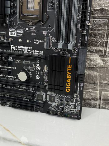 Buy Gigabyte GA-Z97X-UD3H-BK Intel Z97 ATX DDR3 LGA1150 3 x PCI-E x16 Slots Motherboard