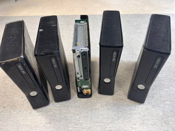 Xbox 360 S Slim 6vnt konsolės su defektais
