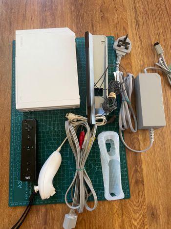 Nintendo Wii, Baltas, įrašyta 13 žaidimų