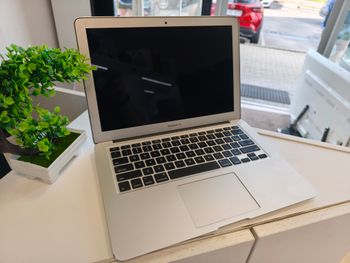 Macbook Air 2017 laptop