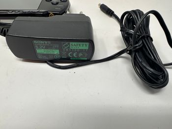 Sony PSP 2000 128GB juodas Piano Black yra paskyra su 160 žaidimų