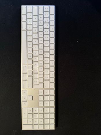 Get Apple Magic Keyboard with Numeric Keypad Wireless, EN