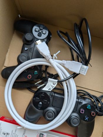 PlayStation 4, Black, 2 pulteliai 720GB atristas 9.0